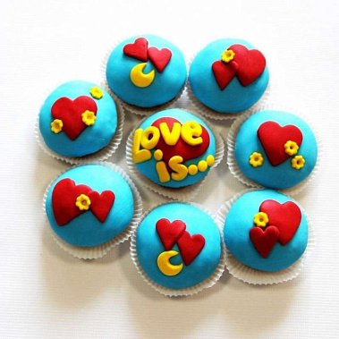 Капкейки "Love is..." купить - сергиевпосад.сладкоежкин.рф